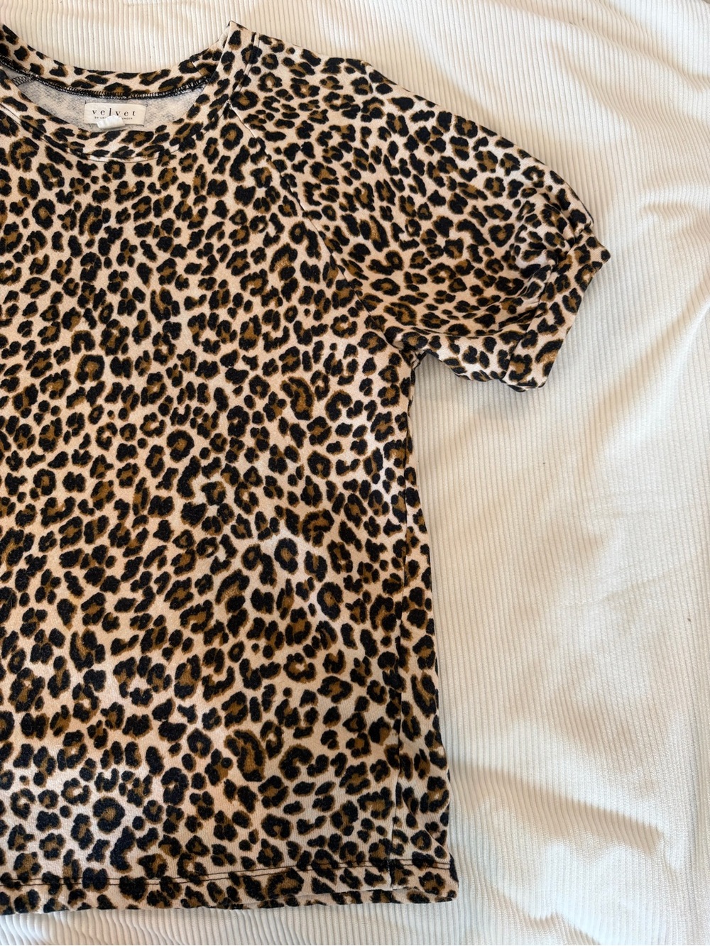Velvet by Graham & Spencer Leopard Print Short Sleeve Sweatshirt Top Large USA - Picture 6 of 8